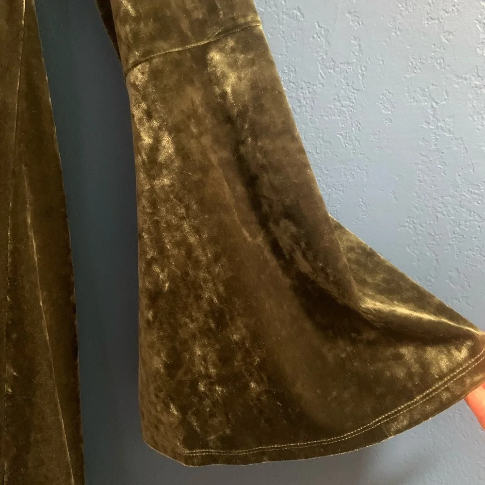 a.n.a. Crushed Velvet Bell Sleeve Mini Dress Size Med Green Boho Hippie Fairy - Picture 4 of 7
